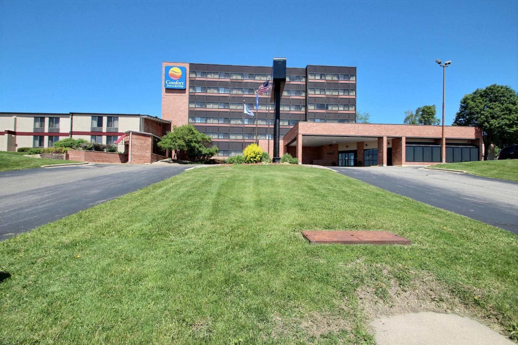 Comfort Inn & Suites Madison - Airport Exteriör bild