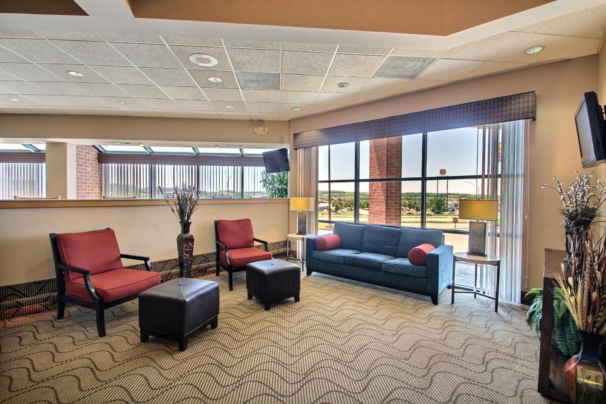 Comfort Inn & Suites Madison - Airport Exteriör bild