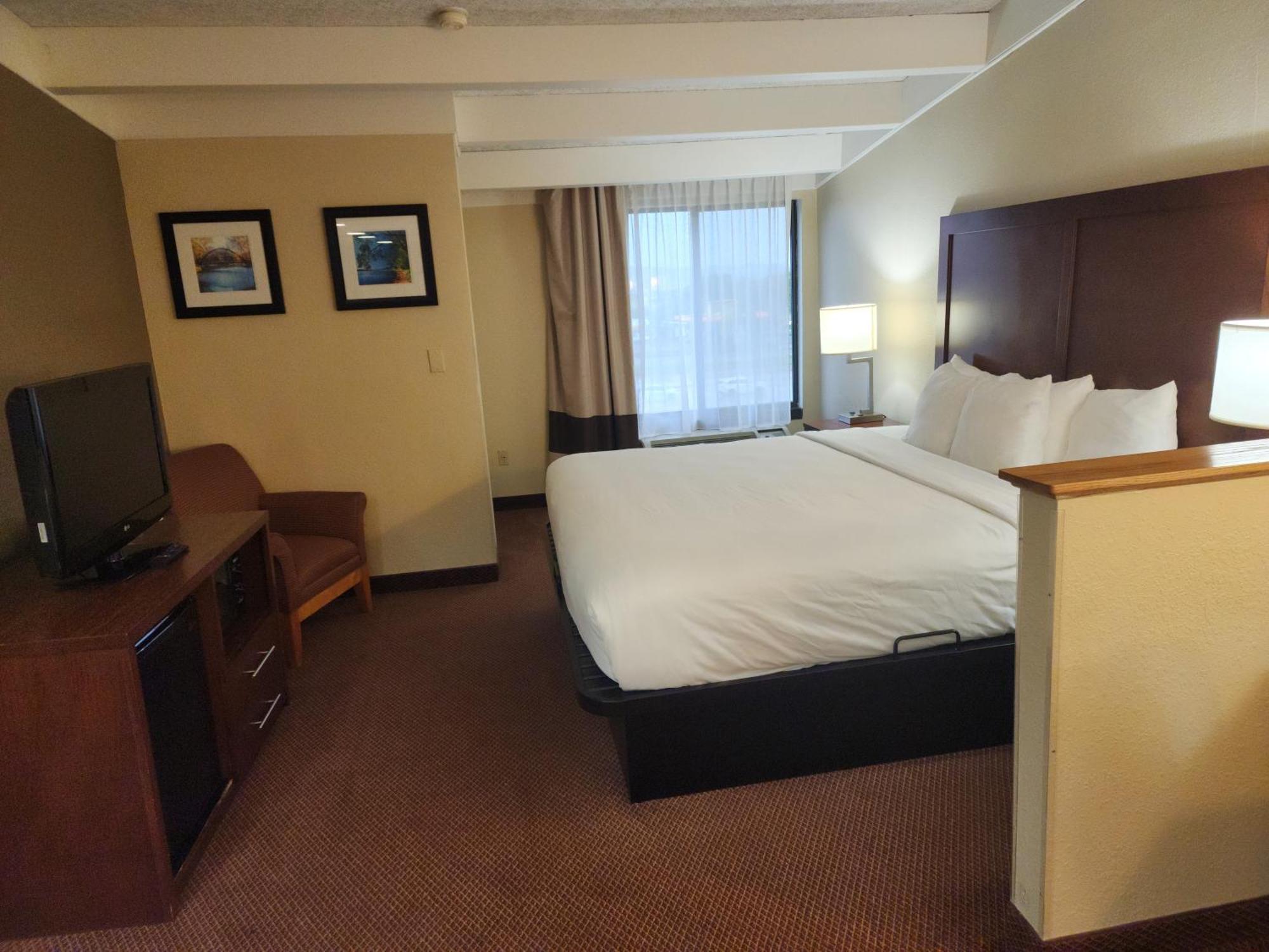 Comfort Inn & Suites Madison - Airport Exteriör bild