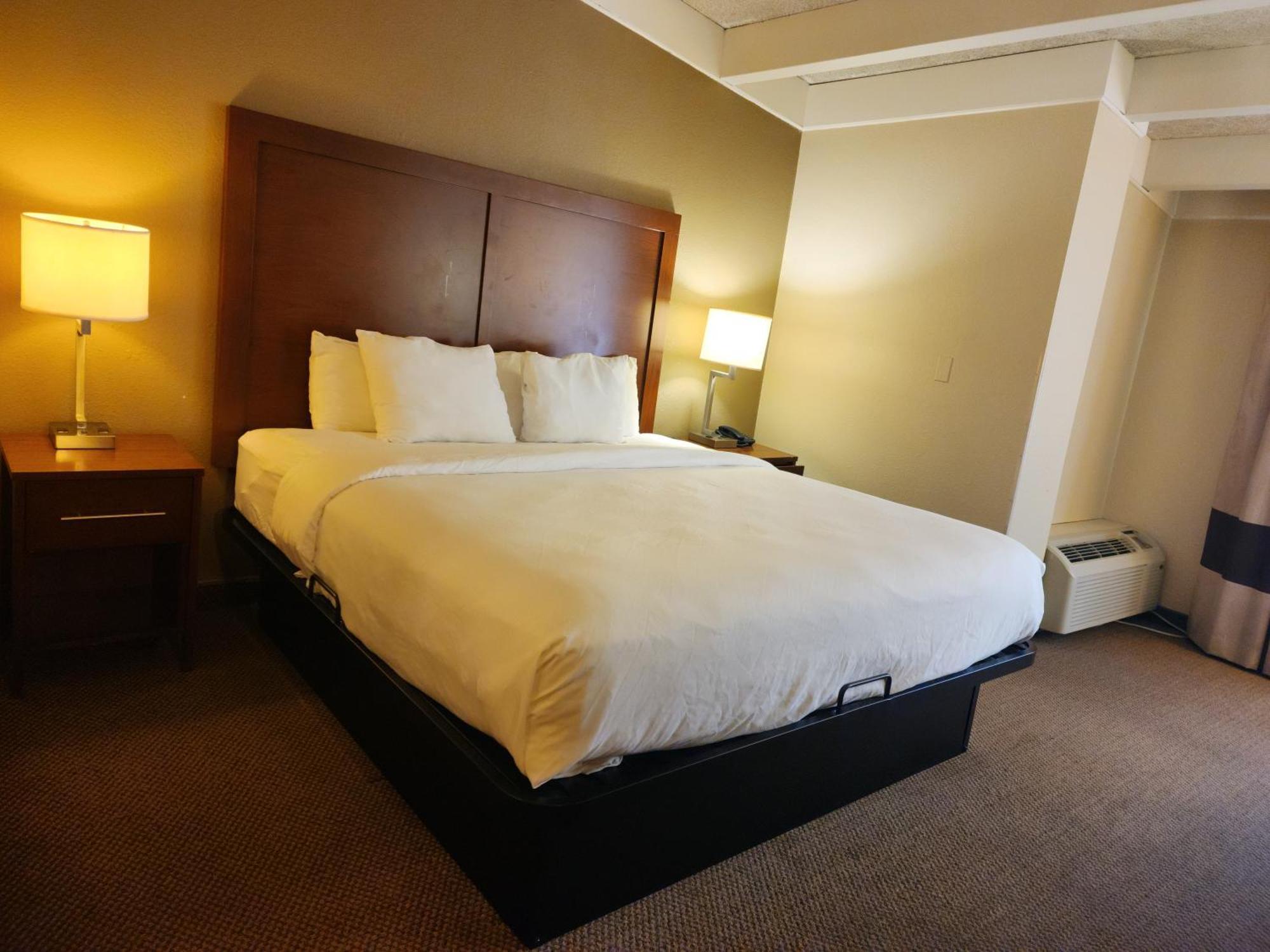 Comfort Inn & Suites Madison - Airport Exteriör bild