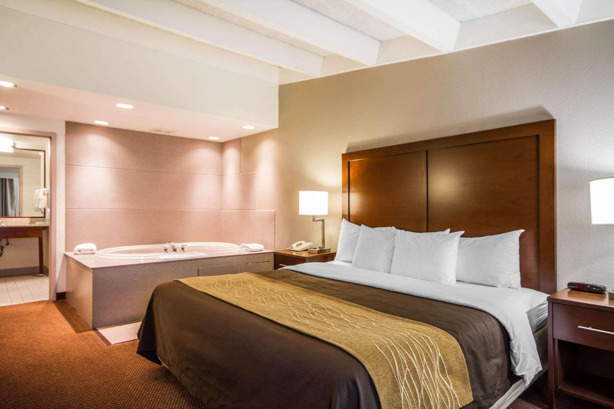 Comfort Inn & Suites Madison - Airport Exteriör bild