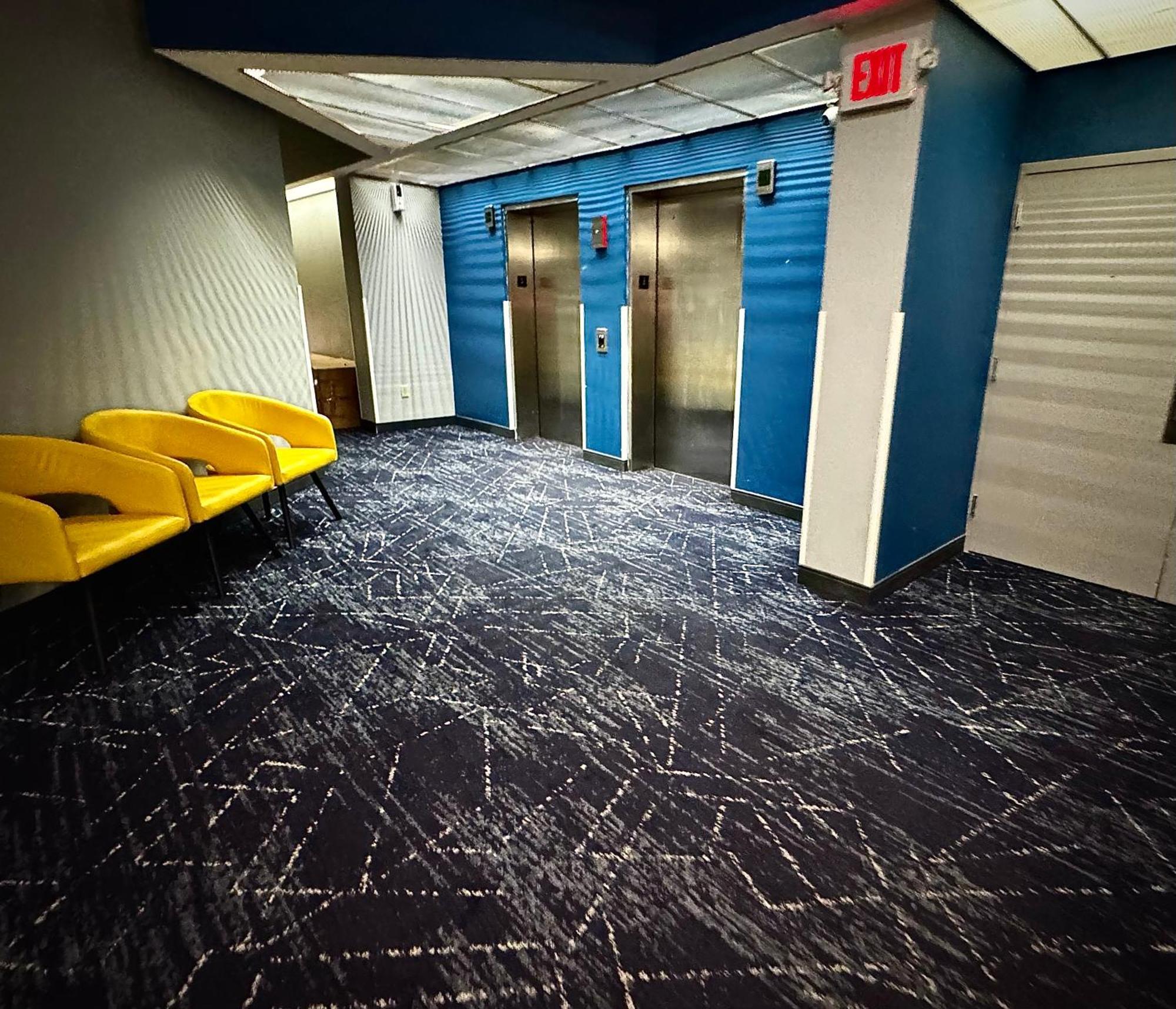 Comfort Inn & Suites Madison - Airport Exteriör bild