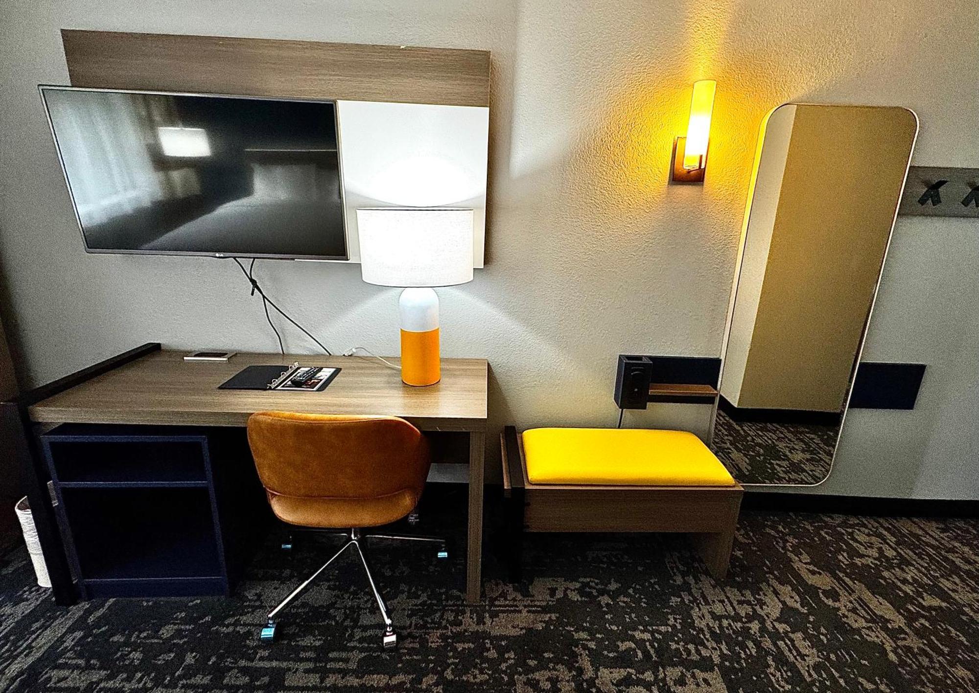 Comfort Inn & Suites Madison - Airport Exteriör bild